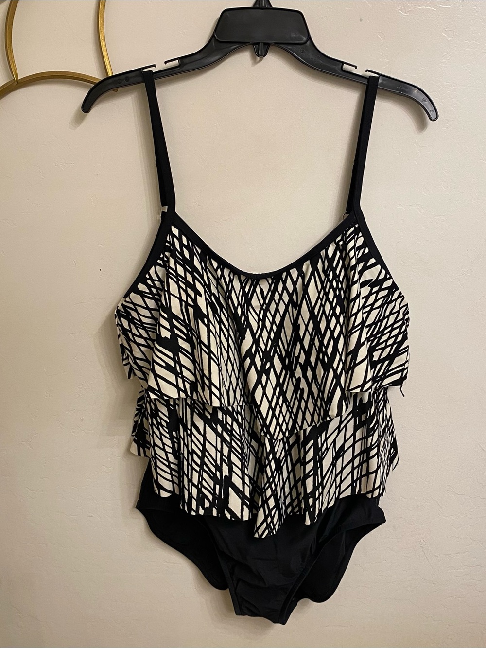 Maxine of Hollywood One Piece Swimsuit Black White Slimming Padded Adjustable 10